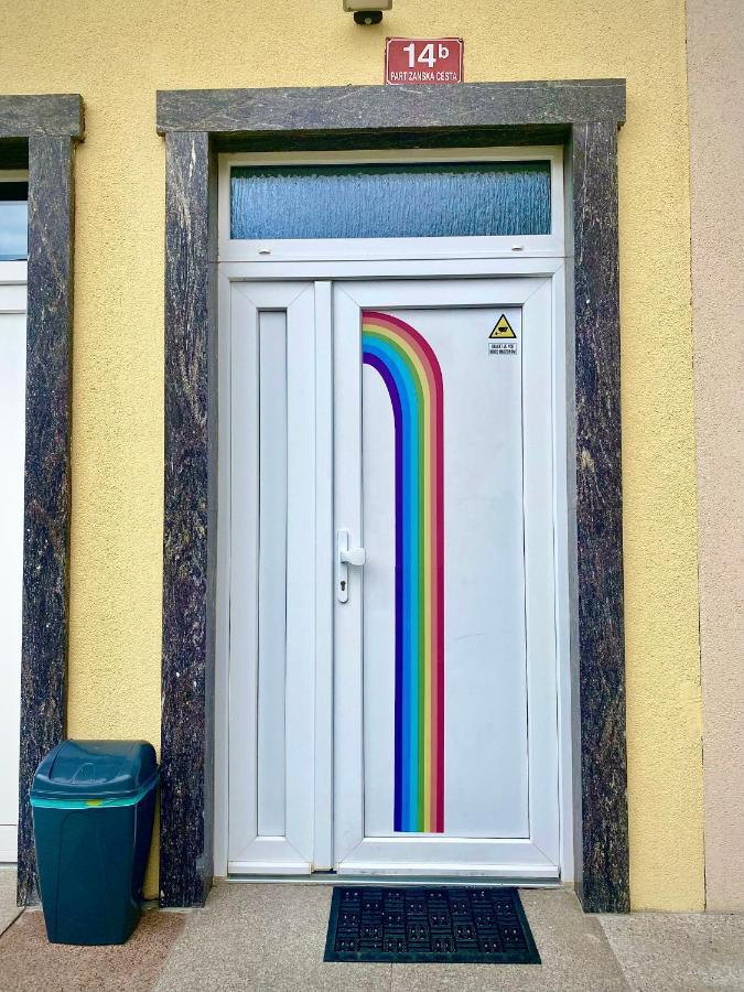 Rainbow House Rooms 马里博尔 外观 照片