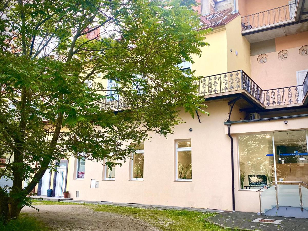Rainbow House Rooms 马里博尔 外观 照片